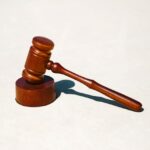 Kontakt en strafferetsadvokat: nøglen til effektivt forsvar i retssager